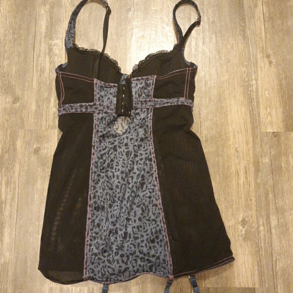 Lingerie - Picture 3 of 3